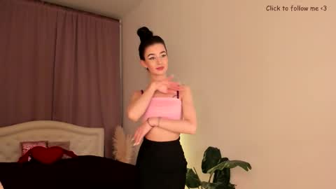 Snapshot of laura_coy chatting on October 25, 2025, 7:52 pm Laura online show from October 25, 2025, 7:52 pm