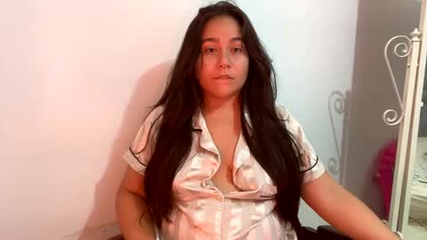 Snapshot of laura_d23 chatting on September 19, 2025, 11:49 pm laura online show from September 19, 2025, 11:49 pm