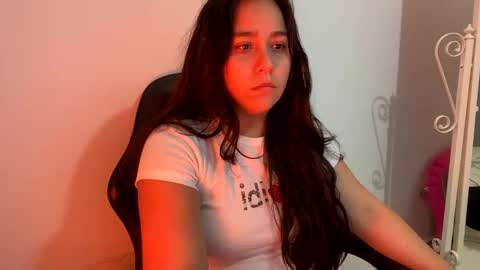 Snapshot of laura_d23 chatting on September 22, 2025, 12:01 am laura online show from September 22, 2025, 12:01 am