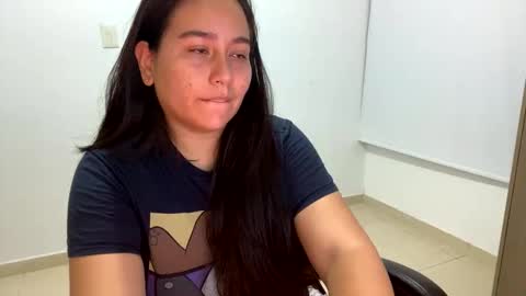 Snapshot of laura_d23 chatting on October 14, 2025, 12:11 am laura online show from October 14, 2025, 12:11 am