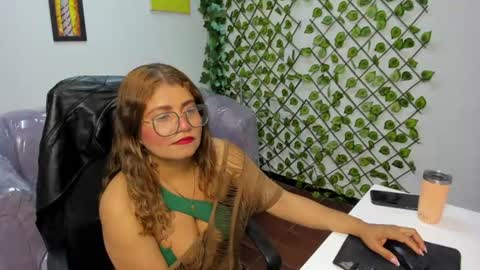 Snapshot of laura_marttin chatting on July 12, 2026, 2:46 am laura_marttin online show from July 12, 2026, 2:46 am