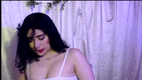 laura_pink01 online show from March 8, 2025, 12:00 am