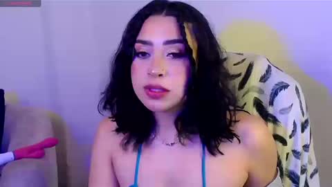 laura_pink01 online show from September 15, 2025, 4:40 pm