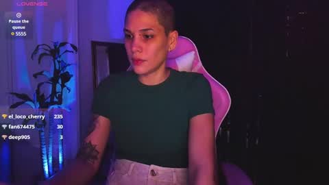 Snapshot of laura_r23 chatting on December 22, 2024, 11:20 pm Laura Rose online show from December 22, 2024, 11:20 pm