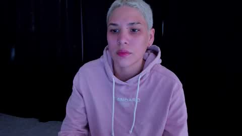 Snapshot of laura_r23 chatting on September 12, 2025, 6:19 pm Laura Rose online show from September 12, 2025, 6:19 pm