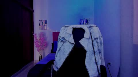 Snapshot of laura_r23 chatting on September 29, 2025, 2:22 pm Laura Rose online show from September 29, 2025, 2:22 pm