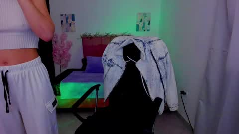 Snapshot of laura_r23 chatting on October 3, 2025, 2:03 pm Laura Rose online show from October 3, 2025, 2:03 pm
