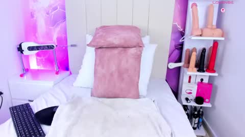 Laura Smith online show from February 19, 2025, 10:20 pm