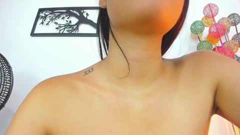 LAURA SOE online show from January 30, 2025, 5:49 pm