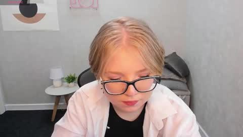 Snapshot of lauraaa_smith chatting on February 8, 2026, 9:45 am Laura online show from February 8, 2026, 9:45 am