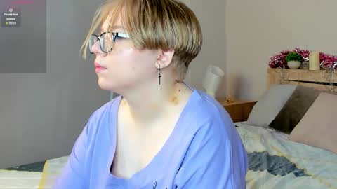 Snapshot of lauraaa_smith chatting on February 18, 2026, 12:39 am Laura online show from February 18, 2026, 12:39 am