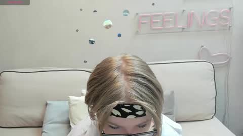 Snapshot of lauraaa_smith chatting on February 23, 2026, 12:52 am Laura online show from February 23, 2026, 12:52 am