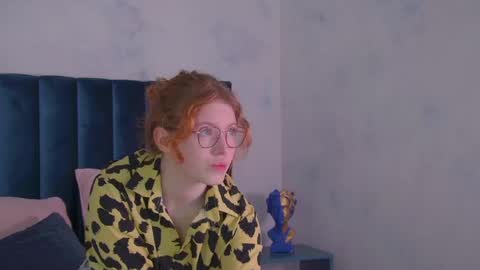 Snapshot of lauradennis chatting on May 4, 2026, 4:19 am Laura online show from May 4, 2026, 4:19 am