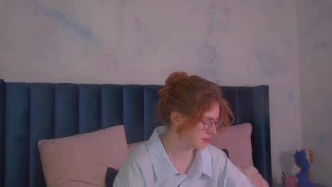 Snapshot of lauradennis chatting on May 24, 2026, 4:39 am Laura online show from May 24, 2026, 4:39 am