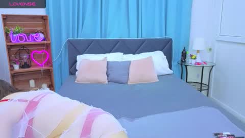 Snapshot of lauraellinss chatting on October 7, 2025, 7:05 am Laura online show from October 7, 2025, 7:05 am