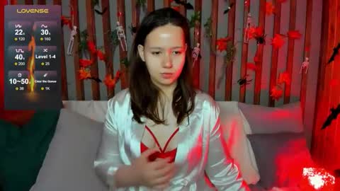 Snapshot of lauraellinss chatting on November 1, 2025, 8:16 am Laura online show from November 1, 2025, 8:16 am