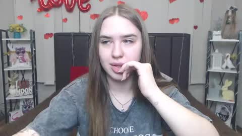 Snapshot of laurahlot chatting on May 12, 2026, 6:10 am LauraHlot online show from May 12, 2026, 6:10 am