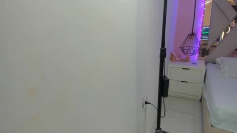 laura  online show from February 13, 2026, 7:43 pm