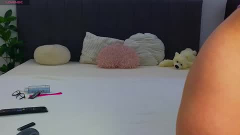 LauraMirage online show from November 27, 2025, 9:00 am