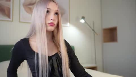 Snapshot of lauramusk chatting on September 19, 2025, 8:27 am Laura online show from September 19, 2025, 8:27 am