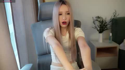 Snapshot of lauramusk chatting on October 24, 2025, 9:17 am Laura online show from October 24, 2025, 9:17 am