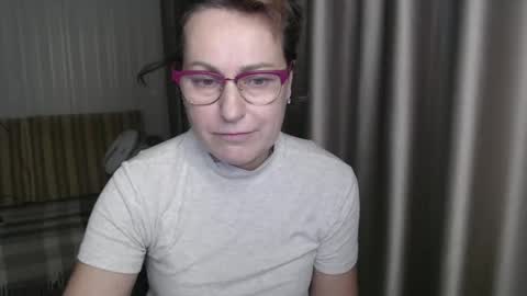 Lauraoven1 online show from January 14, 2025, 5:45 pm