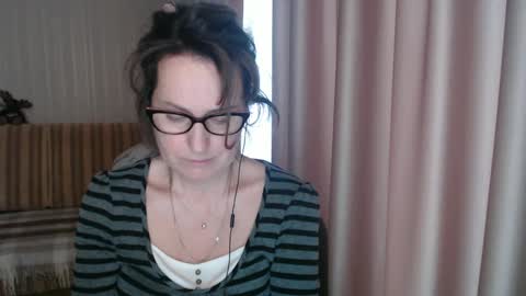 Lauraoven1 online show from February 20, 2025, 1:30 pm