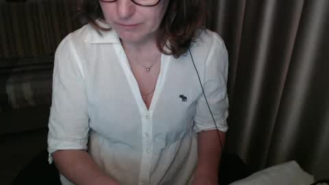 Lauraoven1 online show from March 6, 2025, 10:52 am