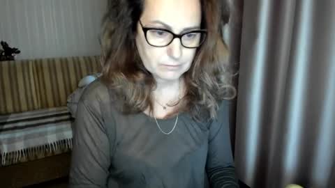 Lauraoven1 online show from December 17, 2025, 7:25 am