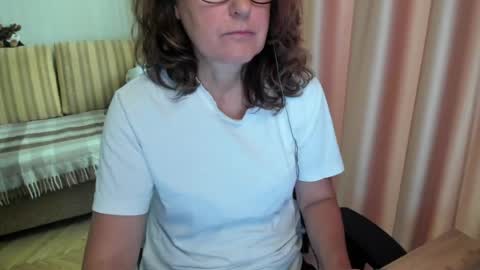 Snapshot of lauraoven1 chatting on July 24, 2026, 7:39 am Lauraoven1 online show from July 24, 2026, 7:39 am