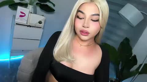 Your sweet Laura online show from March 4, 2025, 3:15 pm