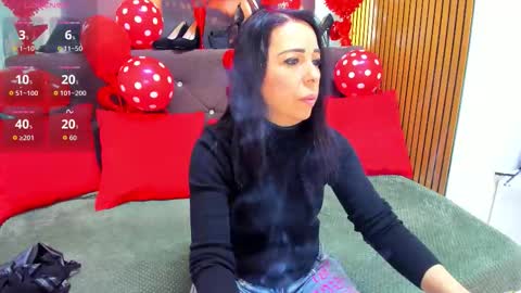 Snapshot of laurasinfull chatting on February 15, 2026, 5:15 am Laura online show from February 15, 2026, 5:15 am