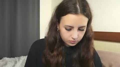 Snapshot of laureencadriel chatting on September 19, 2025, 8:27 am Monica online show from September 19, 2025, 8:27 am