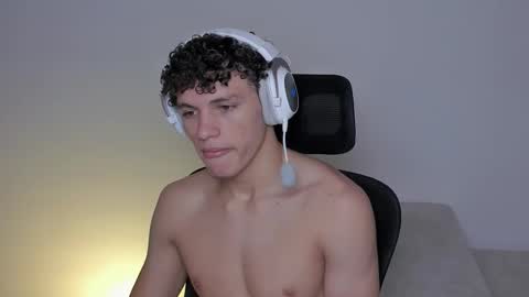 Laureent online show from September 10, 2025, 7:47 pm