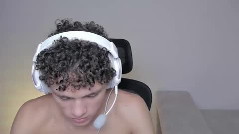 Laureent online show from September 11, 2025, 6:41 pm