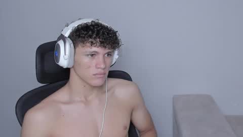 Laureent online show from September 22, 2025, 8:00 pm