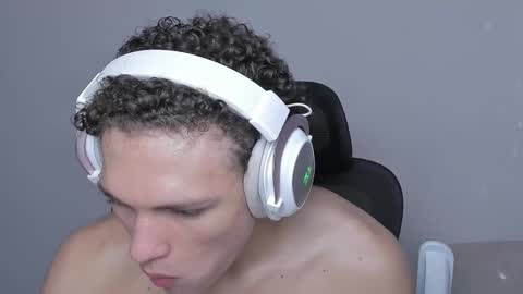 Laureent online show from October 23, 2025, 7:12 pm