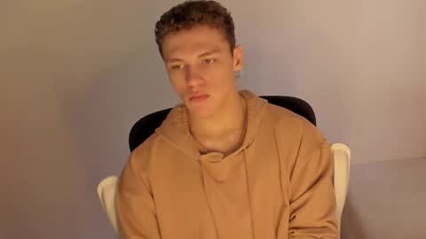 Laureent online show from February 10, 2026, 6:45 pm