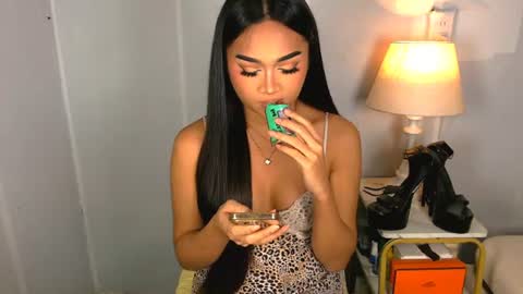Snapshot of laurenfox16 chatting on June 25, 2026, 5:17 pm chloe3 online show from June 25, 2026, 5:17 pm