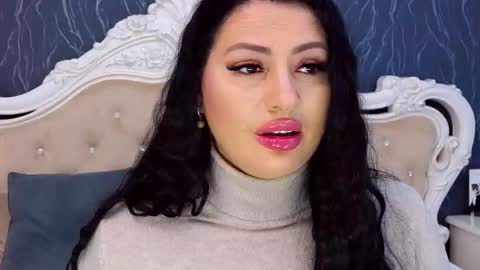 Snapshot of laurenjenssen chatting on October 4, 2025, 11:30 am Laura online show from October 4, 2025, 11:30 am