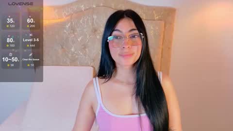 laurenn_smitth online show from November 19, 2025, 1:33 pm