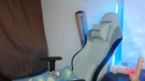 Snapshot of laurenphillipsx chatting on February 4, 2025, 12:40 am Lauren online show from February 4, 2025, 12:40 am