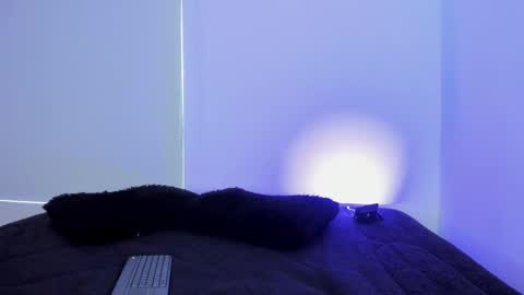 laurensmith9 online show from November 30, 2025, 12:53 pm