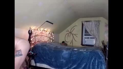 Lauren online show from December 18, 2024, 10:57 pm