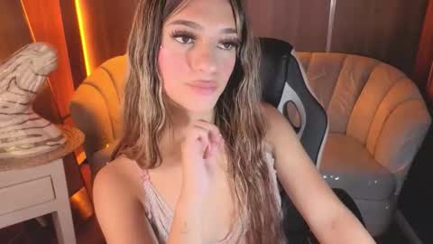 Laurita  online show from November 22, 2025, 8:08 pm