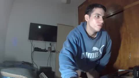 Snapshot of lauti_twink chatting on July 27, 2026, 7:15 am Lautaro online show from July 27, 2026, 7:15 am