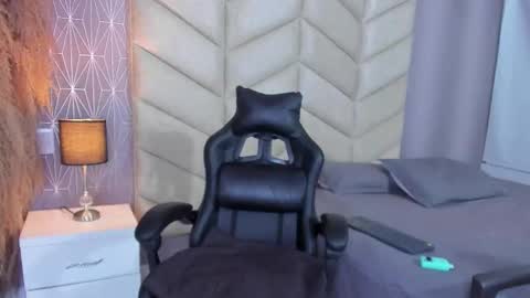 laya online show from November 12, 2025, 1:06 am