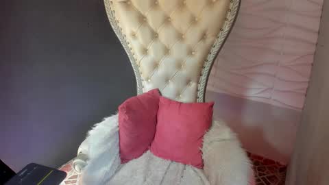 Layla online show from March 28, 2026, 7:24 pm