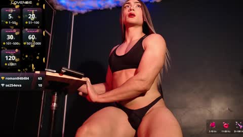 Layla   help me with your thumbs up its important  online show from February 8, 2025, 7:49 pm