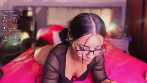 Layla online show from February 15, 2025, 2:33 pm